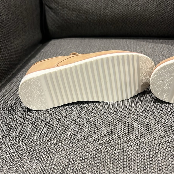 Cat & Jack Tan Kids Dress Shoes - Picture 5 of 5